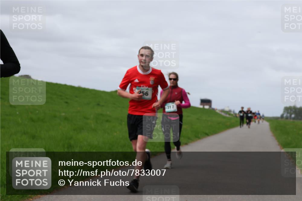 04.05.2025 - 8. Wedeler Halbmarathon Yannick Fuchs http://msf.ph/oto/7833007 04.05.2025 11:41:52 Laufen 56, 5317 meine-sportfotos.de
