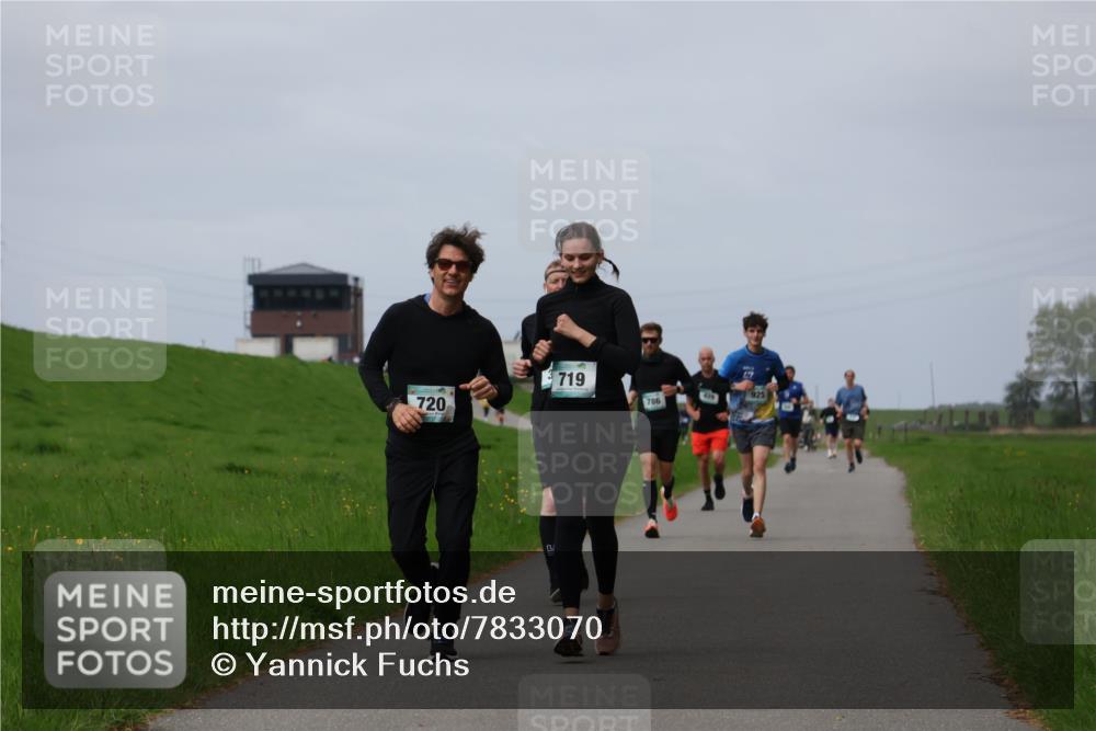 04.05.2025 - 8. Wedeler Halbmarathon Yannick Fuchs http://msf.ph/oto/7833070 04.05.2025 11:42:02 Laufen 720, 719, 925, 425, 786 meine-sportfotos.de