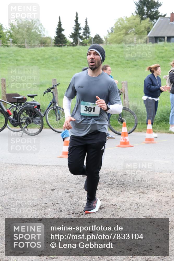 04.05.2025 - 8. Wedeler Halbmarathon Lena Gebhardt http://msf.ph/oto/7833104 04.05.2025 11:21:18 Laufen 301 meine-sportfotos.de
