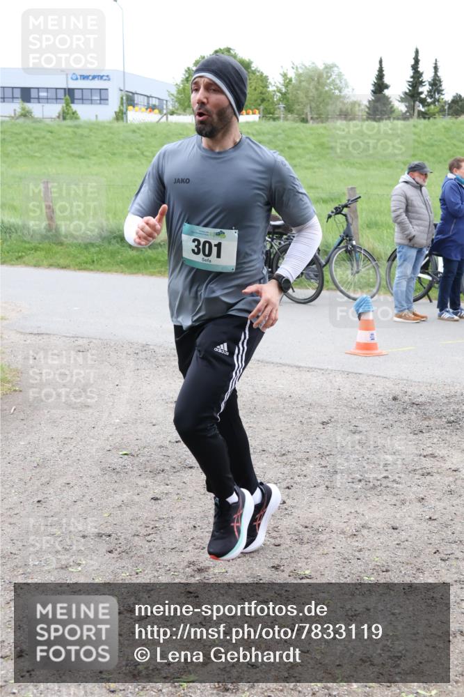 04.05.2025 - 8. Wedeler Halbmarathon Lena Gebhardt http://msf.ph/oto/7833119 04.05.2025 11:21:18 Laufen 56, 301 meine-sportfotos.de