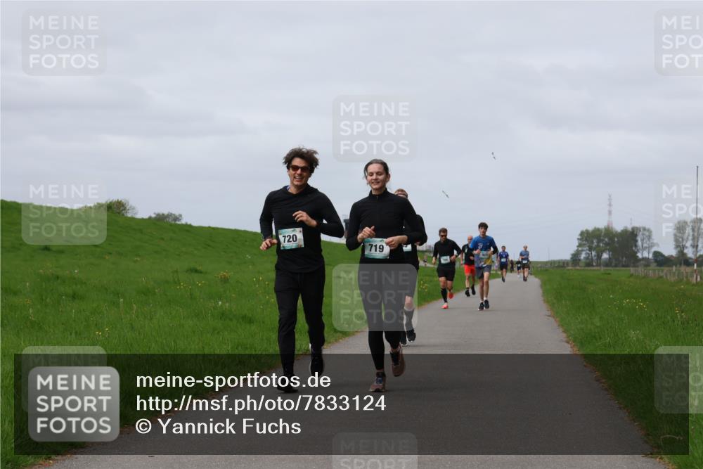04.05.2025 - 8. Wedeler Halbmarathon Yannick Fuchs http://msf.ph/oto/7833124 04.05.2025 11:42:06 Laufen 720, 719 meine-sportfotos.de