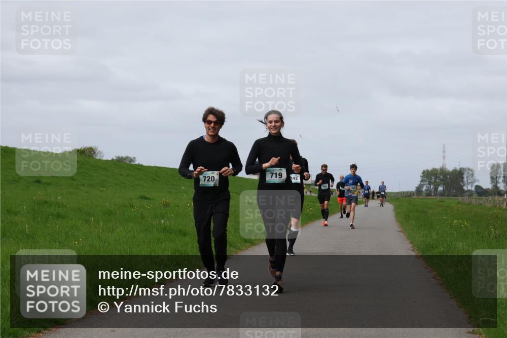 04.05.2025 - 8. Wedeler Halbmarathon Yannick Fuchs http://msf.ph/oto/7833132 04.05.2025 11:42:06 Laufen 720, 719, 343 meine-sportfotos.de