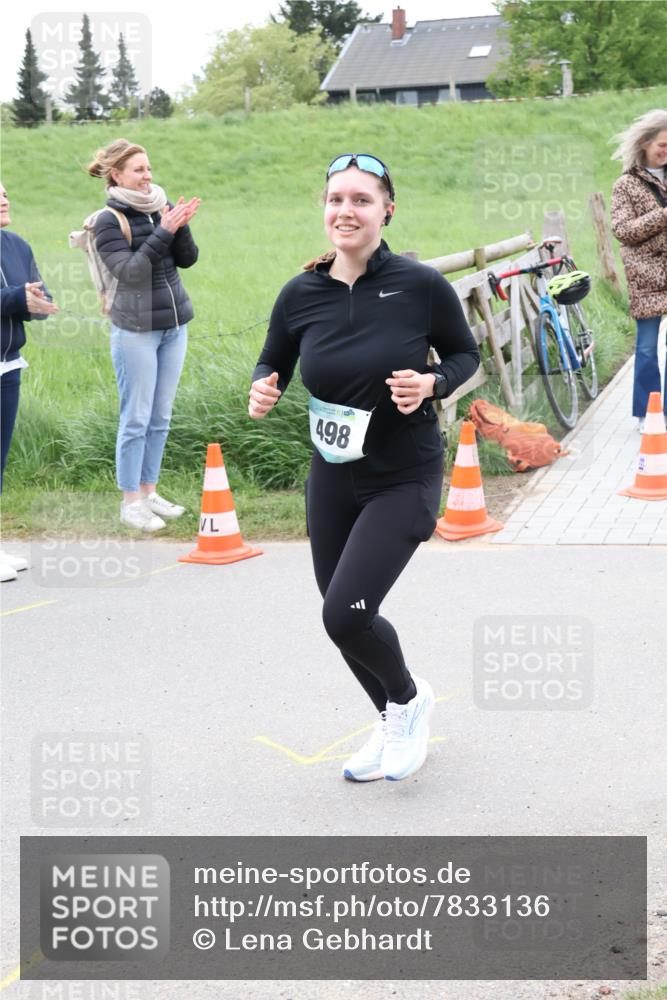 04.05.2025 - 8. Wedeler Halbmarathon Lena Gebhardt http://msf.ph/oto/7833136 04.05.2025 11:21:24 Laufen 498 meine-sportfotos.de