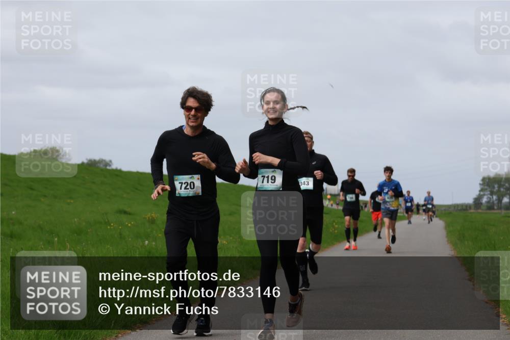 04.05.2025 - 8. Wedeler Halbmarathon Yannick Fuchs http://msf.ph/oto/7833146 04.05.2025 11:42:07 Laufen 720, 719, 343 meine-sportfotos.de