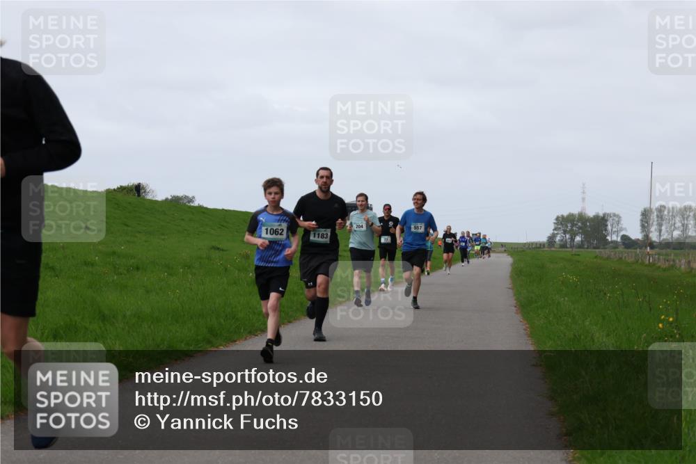 04.05.2025 - 8. Wedeler Halbmarathon Yannick Fuchs http://msf.ph/oto/7833150 04.05.2025 11:21:40 Laufen 204, 1062, 1183, 557 meine-sportfotos.de