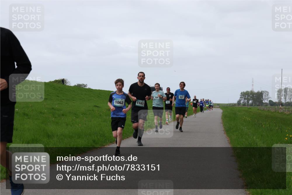 04.05.2025 - 8. Wedeler Halbmarathon Yannick Fuchs http://msf.ph/oto/7833151 04.05.2025 11:21:40 Laufen 1062, 1183, 204, 77, 557 meine-sportfotos.de