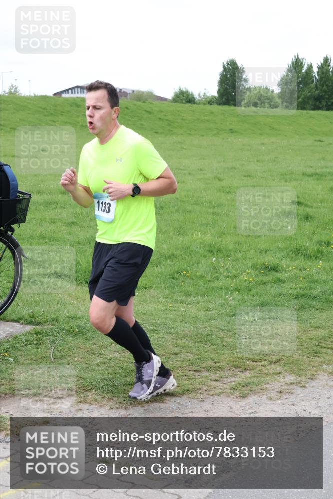 04.05.2025 - 8. Wedeler Halbmarathon Lena Gebhardt http://msf.ph/oto/7833153 04.05.2025 11:21:33 Laufen 1133 meine-sportfotos.de