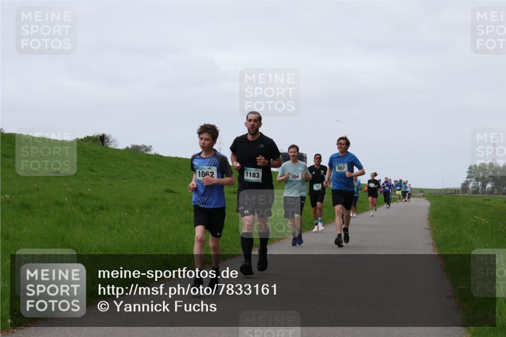 04.05.2025 - 8. Wedeler Halbmarathon Yannick Fuchs http://msf.ph/oto/7833161 04.05.2025 11:21:40 Laufen 1062, 1183, 204, 77, 557 meine-sportfotos.de