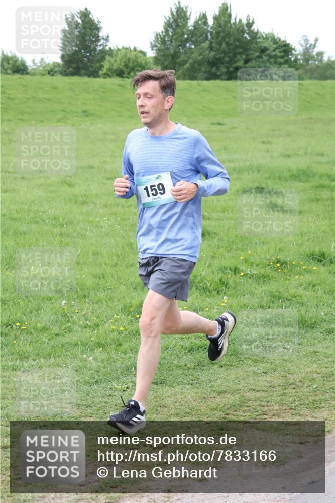 04.05.2025 - 8. Wedeler Halbmarathon Lena Gebhardt http://msf.ph/oto/7833166 04.05.2025 11:21:34 Laufen 159 meine-sportfotos.de