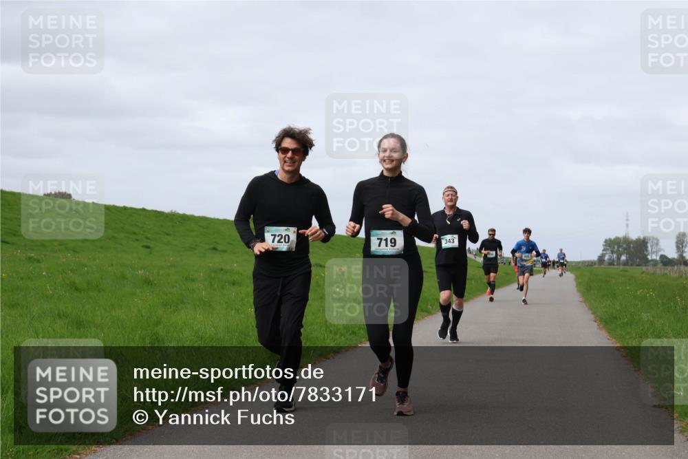 04.05.2025 - 8. Wedeler Halbmarathon Yannick Fuchs http://msf.ph/oto/7833171 04.05.2025 11:42:08 Laufen 720, 719, 343 meine-sportfotos.de
