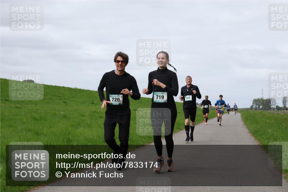 04.05.2025 - 8. Wedeler Halbmarathon Yannick Fuchs http://msf.ph/oto/7833174 04.05.2025 11:42:08 Laufen 720, 719, 343 meine-sportfotos.de