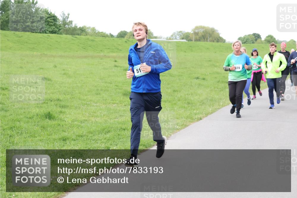 04.05.2025 - 8. Wedeler Halbmarathon Lena Gebhardt http://msf.ph/oto/7833193 04.05.2025 11:21:45 Laufen 51, 878, 916 meine-sportfotos.de
