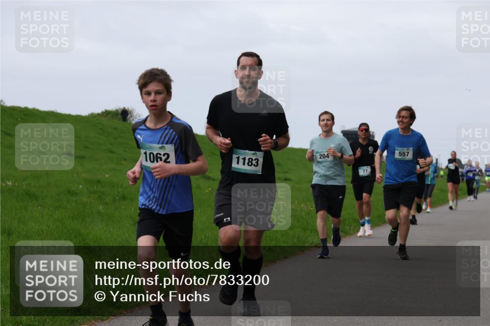 04.05.2025 - 8. Wedeler Halbmarathon Yannick Fuchs http://msf.ph/oto/7833200 04.05.2025 11:21:41 Laufen 1062, 1183, 204, 77, 557 meine-sportfotos.de