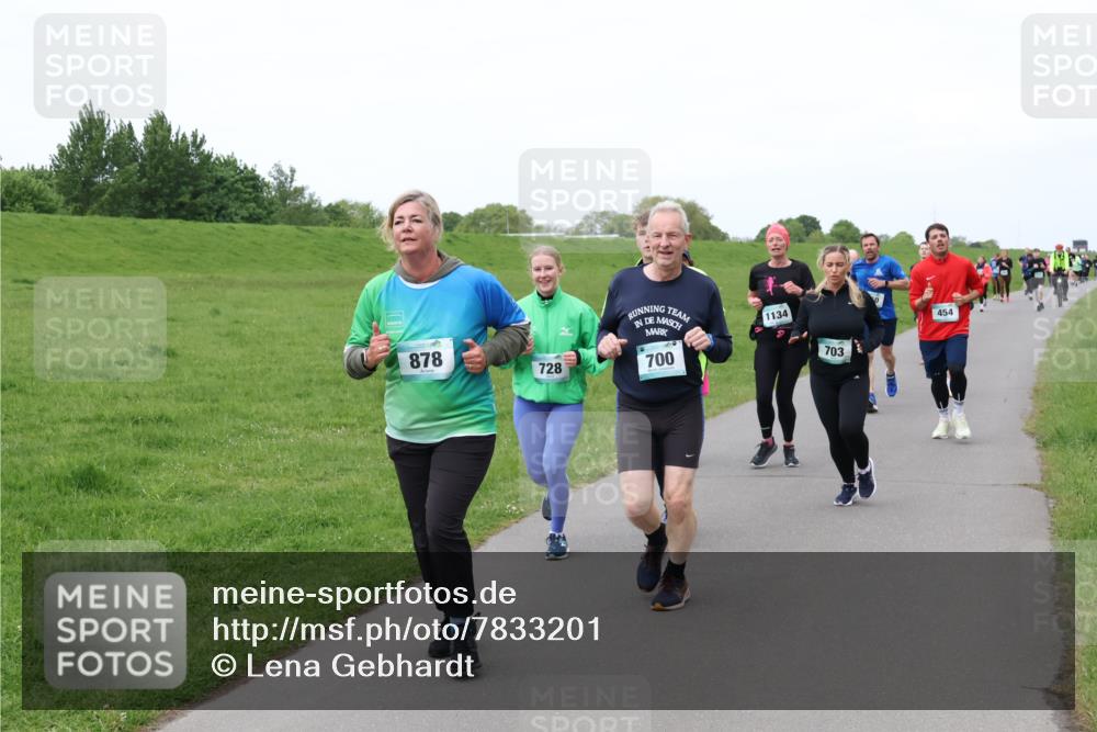 04.05.2025 - 8. Wedeler Halbmarathon Lena Gebhardt http://msf.ph/oto/7833201 04.05.2025 11:21:47 Laufen 878, 728, 700, 1134, 703, 454 meine-sportfotos.de