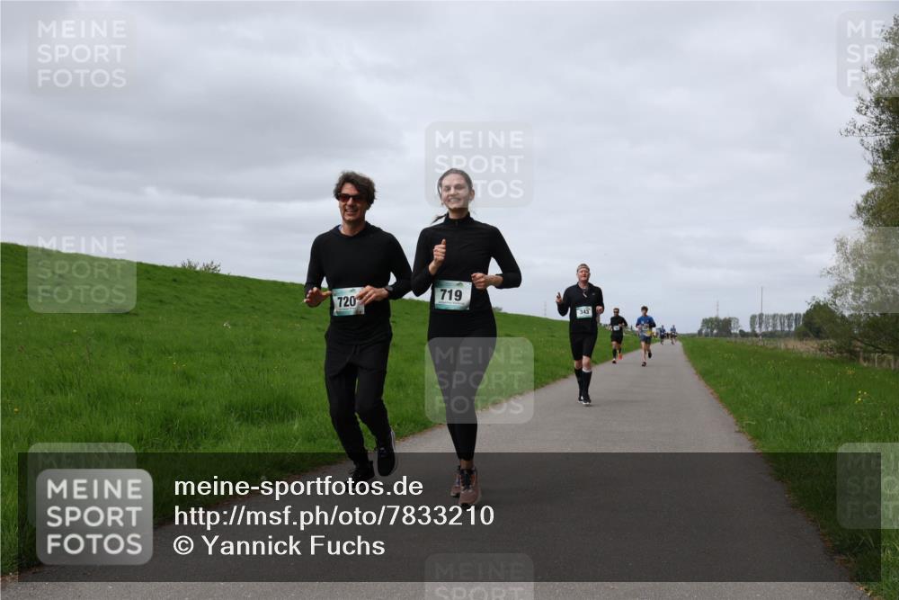 04.05.2025 - 8. Wedeler Halbmarathon Yannick Fuchs http://msf.ph/oto/7833210 04.05.2025 11:42:09 Laufen 720, 719, 343 meine-sportfotos.de