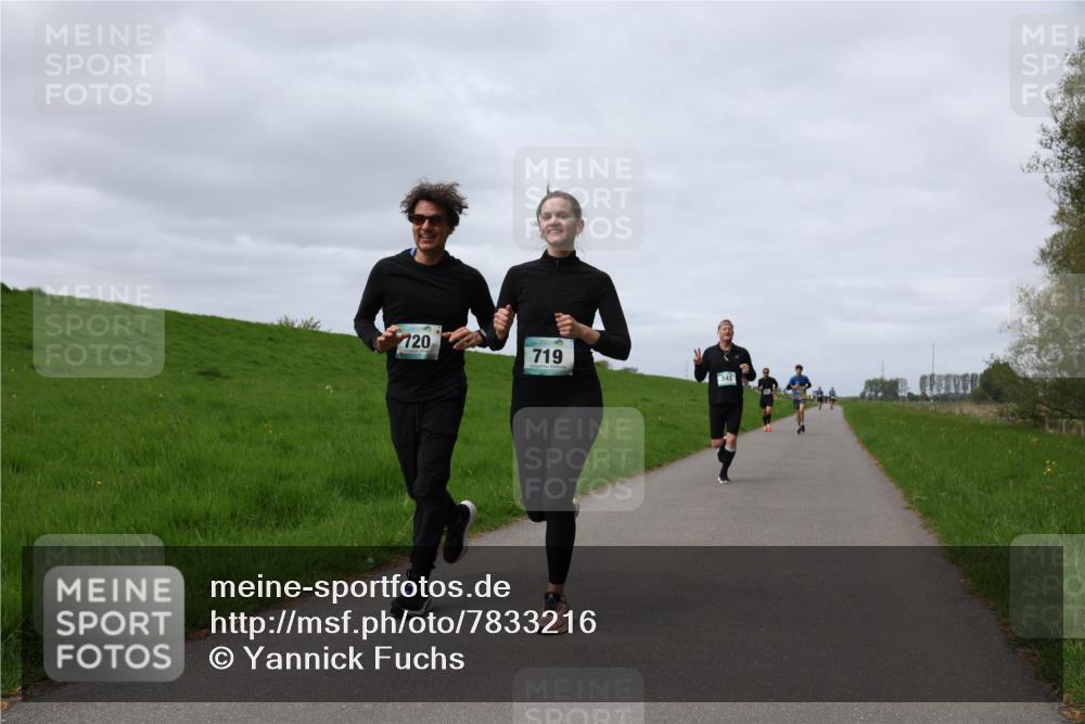 04.05.2025 - 8. Wedeler Halbmarathon Yannick Fuchs http://msf.ph/oto/7833216 04.05.2025 11:42:09 Laufen 720, 719 meine-sportfotos.de