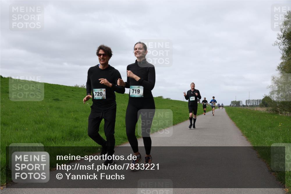 04.05.2025 - 8. Wedeler Halbmarathon Yannick Fuchs http://msf.ph/oto/7833221 04.05.2025 11:42:09 Laufen 720, 719, 343 meine-sportfotos.de