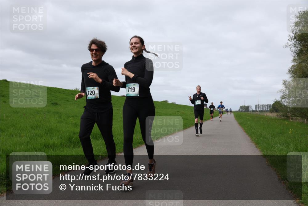 04.05.2025 - 8. Wedeler Halbmarathon Yannick Fuchs http://msf.ph/oto/7833224 04.05.2025 11:42:09 Laufen 720, 719, 343 meine-sportfotos.de