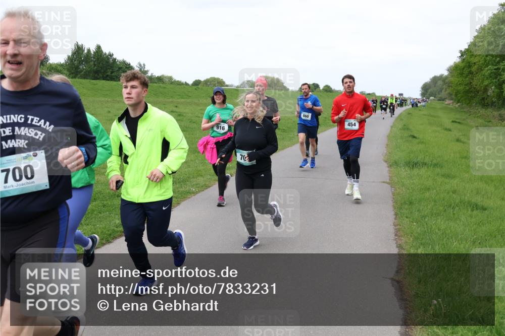 04.05.2025 - 8. Wedeler Halbmarathon Lena Gebhardt http://msf.ph/oto/7833231 04.05.2025 11:21:49 Laufen 700, 916, 70, 860, 454 meine-sportfotos.de