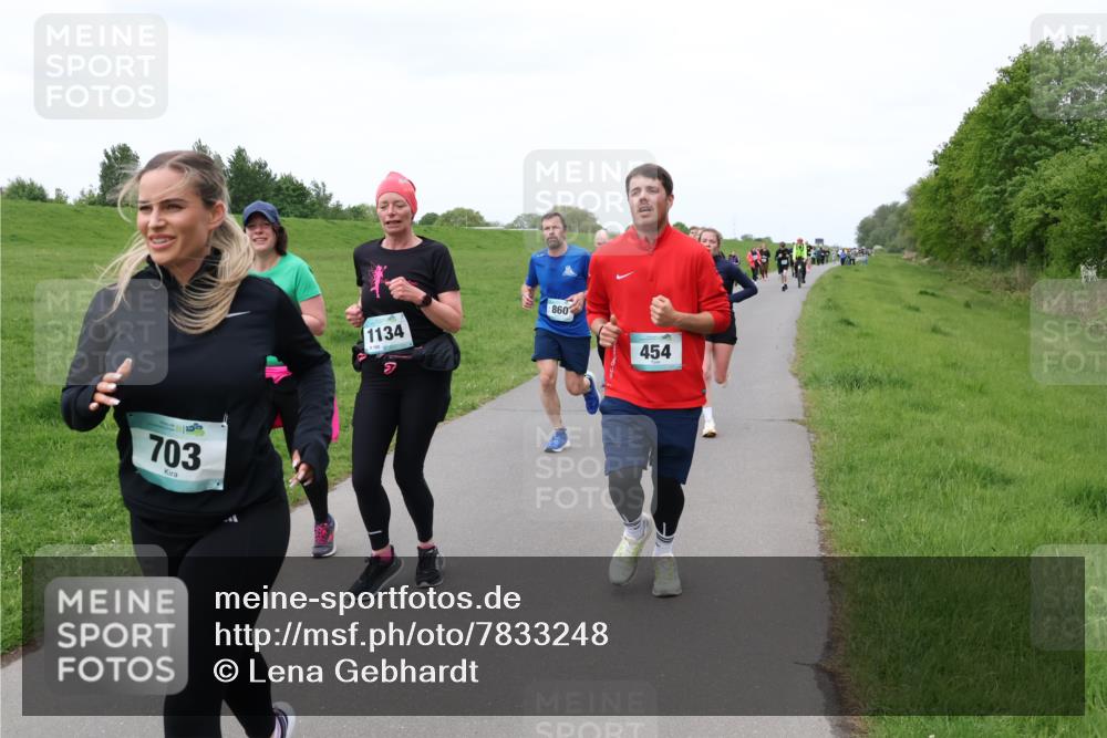04.05.2025 - 8. Wedeler Halbmarathon Lena Gebhardt http://msf.ph/oto/7833248 04.05.2025 11:21:50 Laufen 81, 56, 703, 1134, 860, 454 meine-sportfotos.de