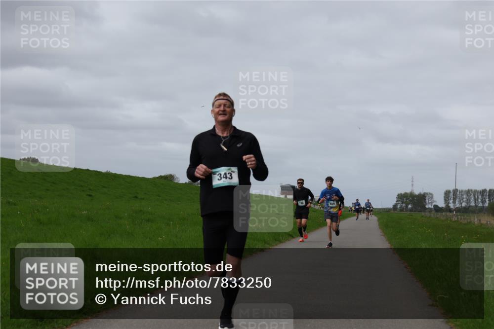 04.05.2025 - 8. Wedeler Halbmarathon Yannick Fuchs http://msf.ph/oto/7833250 04.05.2025 11:42:11 Laufen 343 meine-sportfotos.de