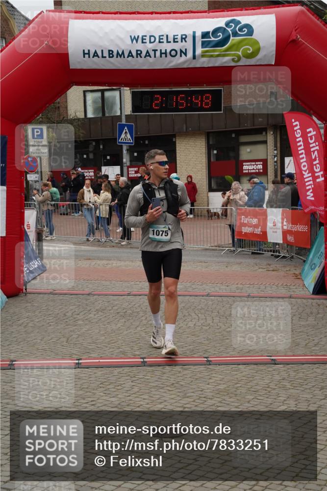 04.05.2025 - 8. Wedeler Halbmarathon Felixshl http://msf.ph/oto/7833251 04.05.2025 12:15:46 Ziel 270, 1075 meine-sportfotos.de
