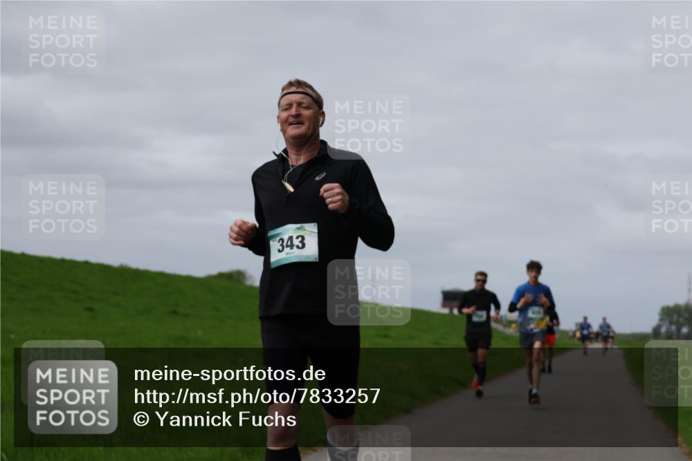 04.05.2025 - 8. Wedeler Halbmarathon Yannick Fuchs http://msf.ph/oto/7833257 04.05.2025 11:42:11 Laufen 343 meine-sportfotos.de