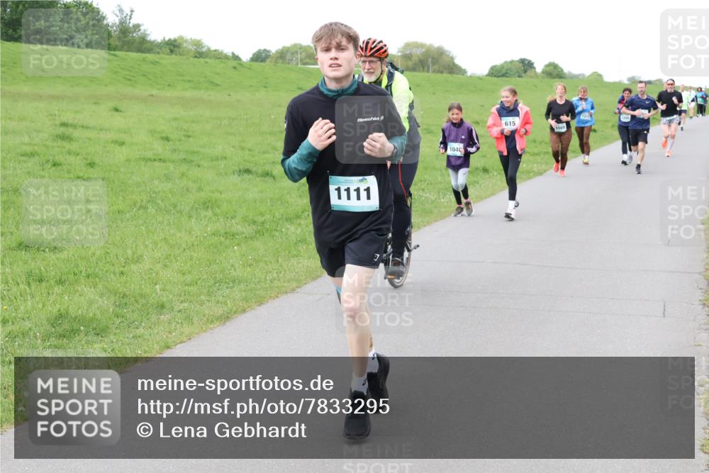 04.05.2025 - 8. Wedeler Halbmarathon Lena Gebhardt http://msf.ph/oto/7833295 04.05.2025 11:21:57 Laufen 1111, 104, 615, 1219 meine-sportfotos.de