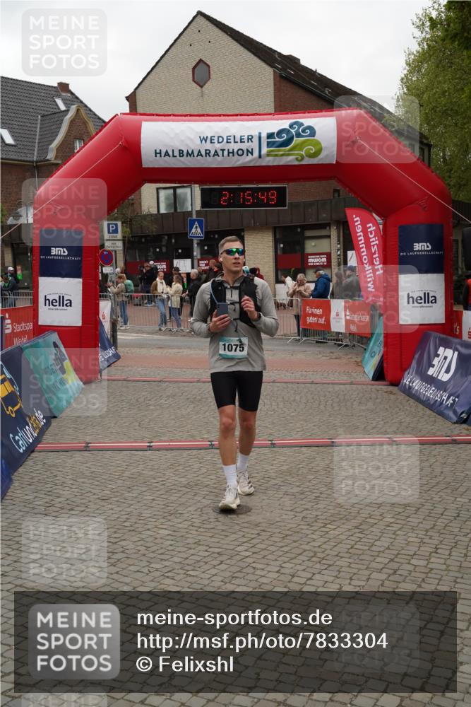 04.05.2025 - 8. Wedeler Halbmarathon Felixshl http://msf.ph/oto/7833304 04.05.2025 12:15:47 Ziel 1075 meine-sportfotos.de