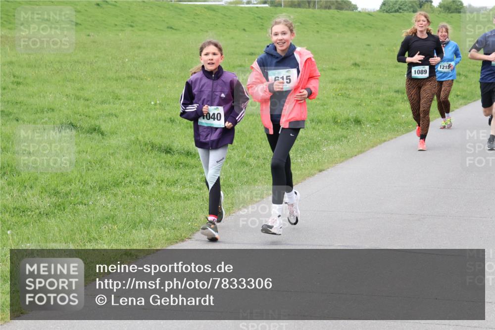 04.05.2025 - 8. Wedeler Halbmarathon Lena Gebhardt http://msf.ph/oto/7833306 04.05.2025 11:21:58 Laufen 040, 1215, 15, 1089 meine-sportfotos.de
