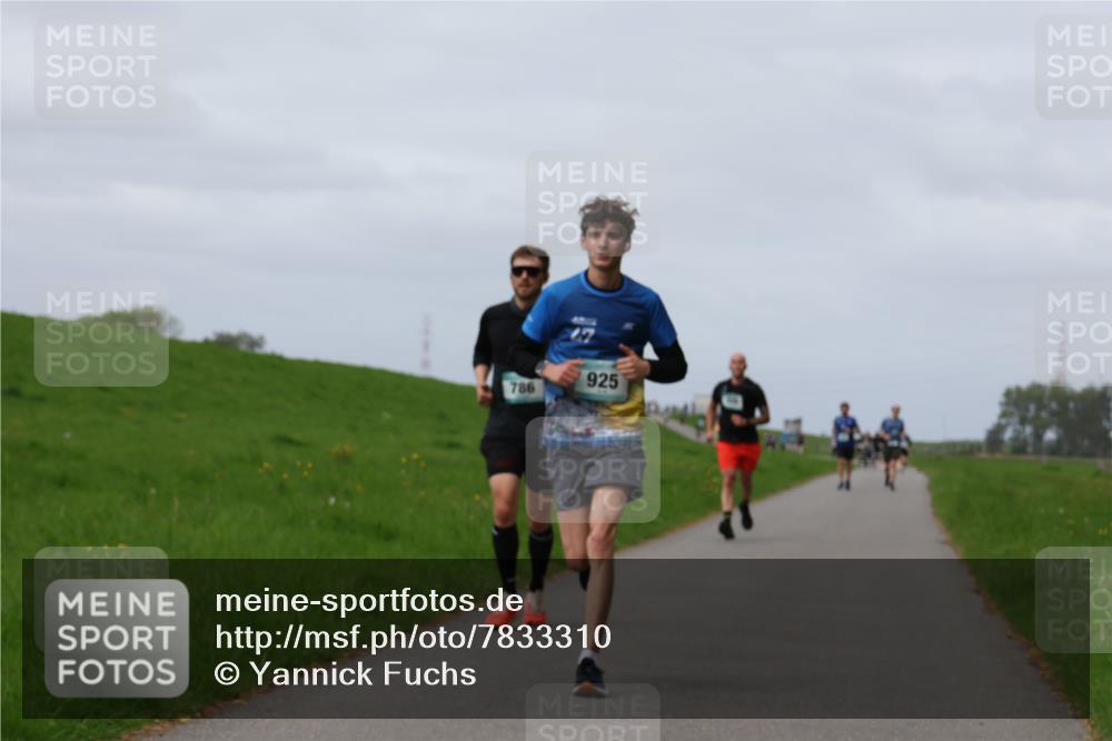 04.05.2025 - 8. Wedeler Halbmarathon Yannick Fuchs http://msf.ph/oto/7833310 04.05.2025 11:42:13 Laufen 925, 786 meine-sportfotos.de