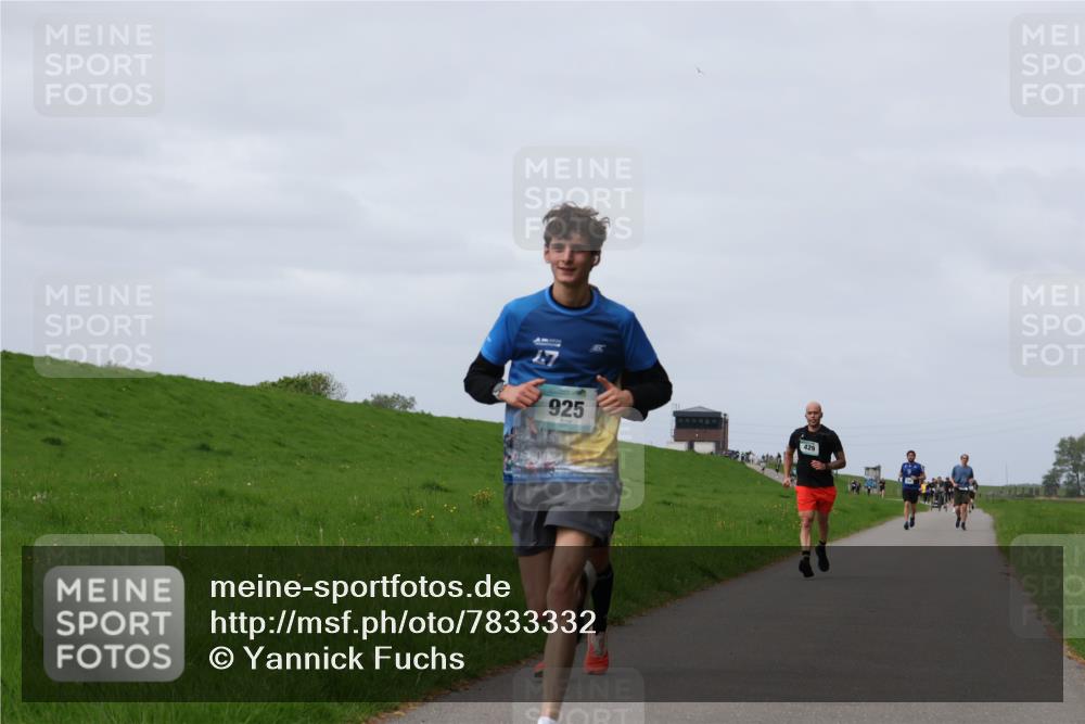 04.05.2025 - 8. Wedeler Halbmarathon Yannick Fuchs http://msf.ph/oto/7833332 04.05.2025 11:42:14 Laufen 1, 7, 925, 429 meine-sportfotos.de