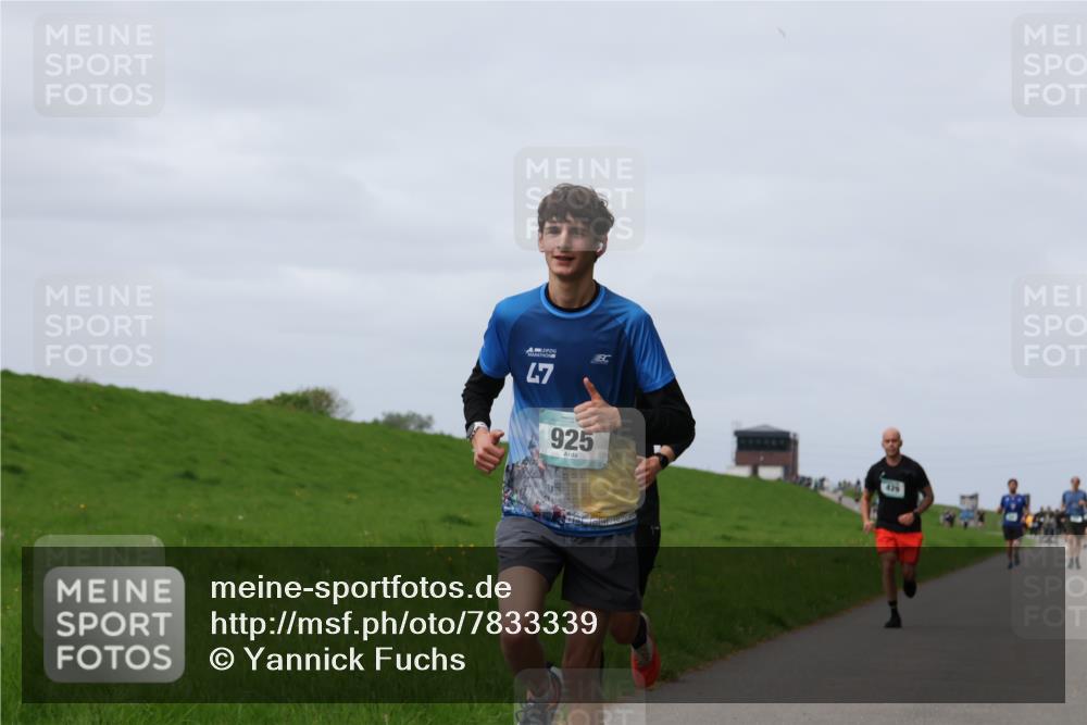 04.05.2025 - 8. Wedeler Halbmarathon Yannick Fuchs http://msf.ph/oto/7833339 04.05.2025 11:42:14 Laufen 47, 925 meine-sportfotos.de