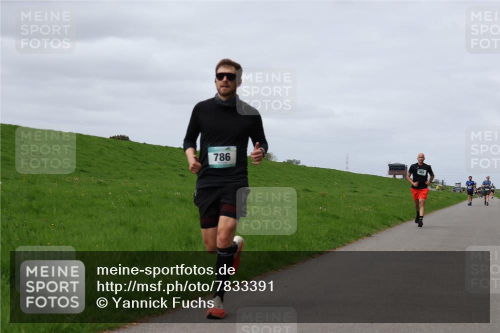 04.05.2025 - 8. Wedeler Halbmarathon Yannick Fuchs http://msf.ph/oto/7833391 04.05.2025 11:42:16 Laufen 786, 429 meine-sportfotos.de