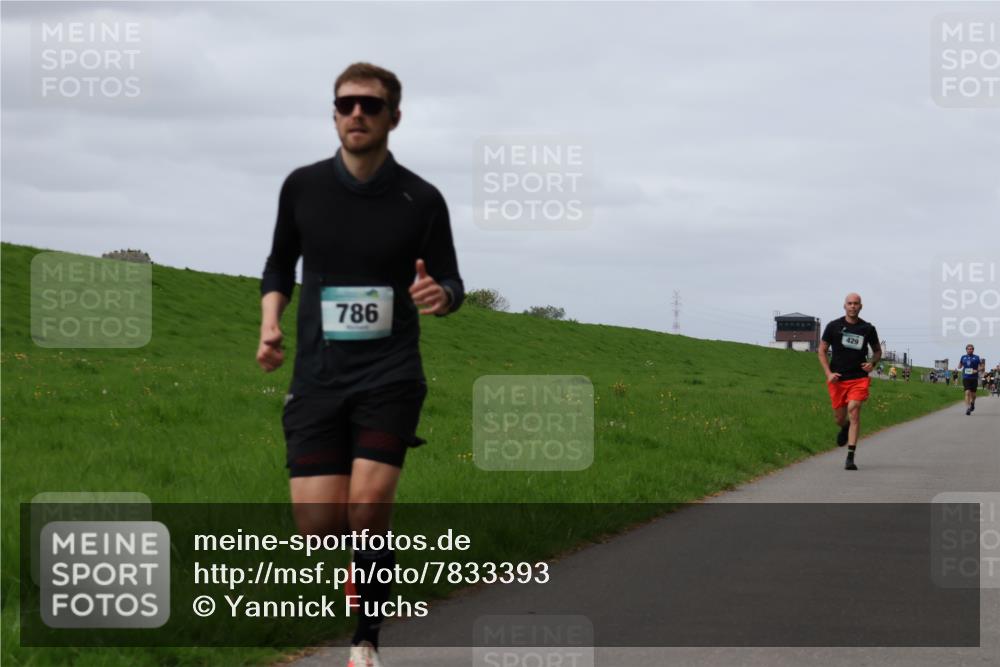 04.05.2025 - 8. Wedeler Halbmarathon Yannick Fuchs http://msf.ph/oto/7833393 04.05.2025 11:42:16 Laufen 786, 429 meine-sportfotos.de