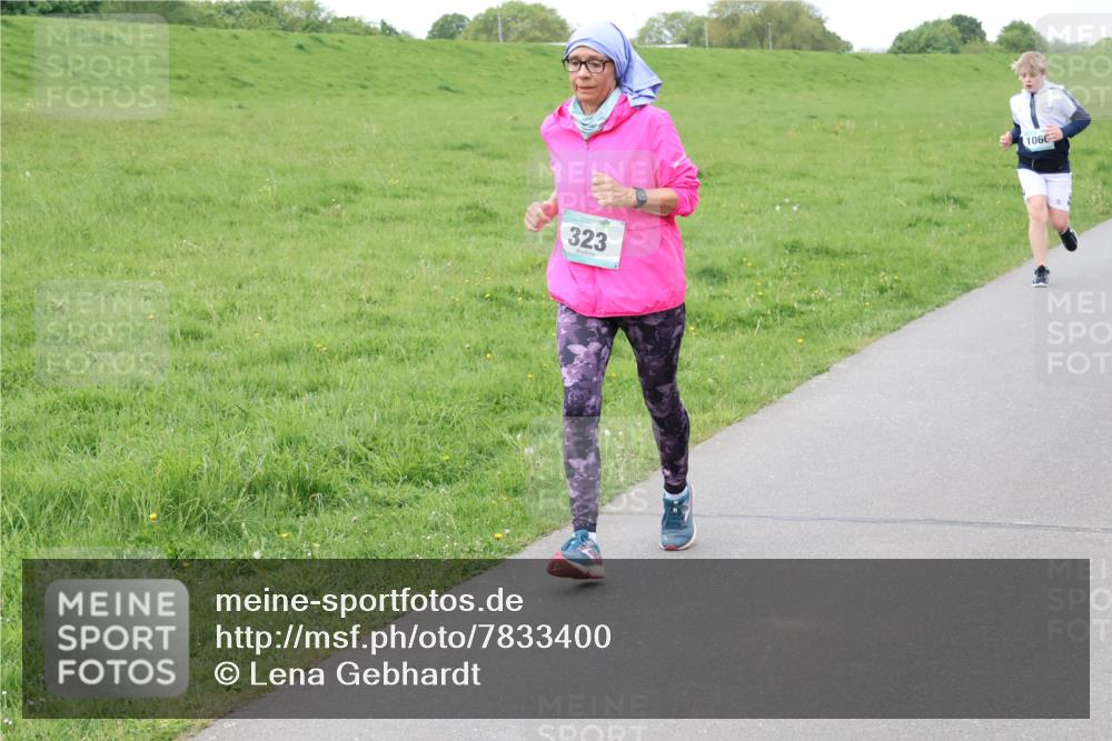 04.05.2025 - 8. Wedeler Halbmarathon Lena Gebhardt http://msf.ph/oto/7833400 04.05.2025 11:22:10 Laufen 323, 106 meine-sportfotos.de