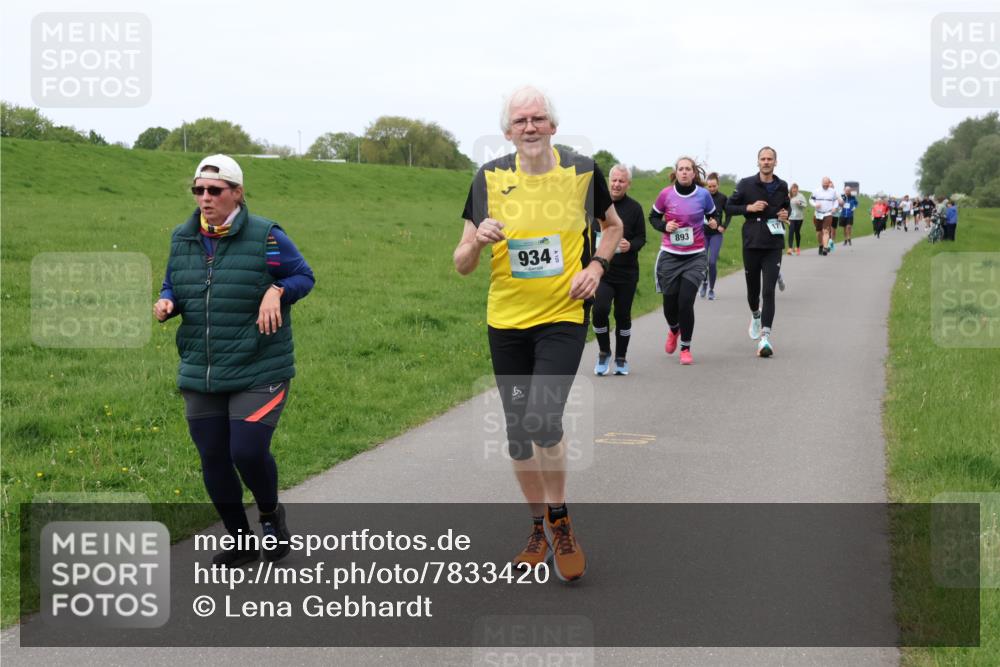 04.05.2025 - 8. Wedeler Halbmarathon Lena Gebhardt http://msf.ph/oto/7833420 04.05.2025 11:22:16 Laufen 934, 893 meine-sportfotos.de