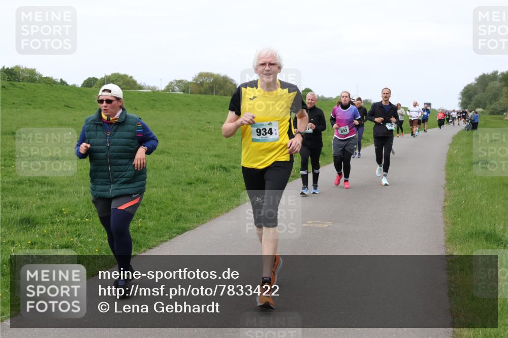 04.05.2025 - 8. Wedeler Halbmarathon Lena Gebhardt http://msf.ph/oto/7833422 04.05.2025 11:22:16 Laufen 934, 893 meine-sportfotos.de