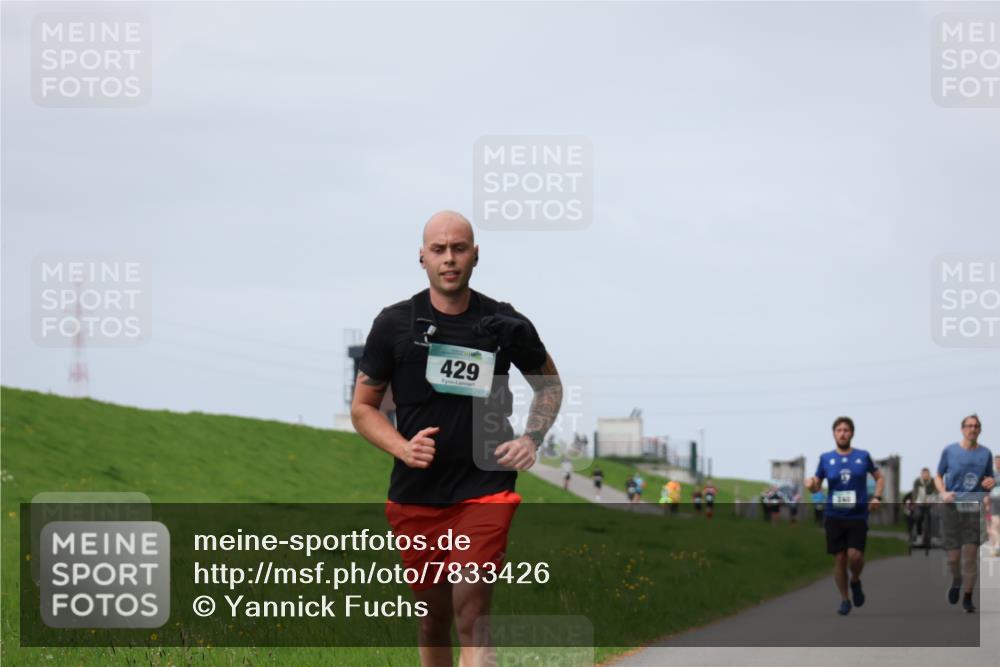 04.05.2025 - 8. Wedeler Halbmarathon Yannick Fuchs http://msf.ph/oto/7833426 04.05.2025 11:42:17 Laufen 429 meine-sportfotos.de
