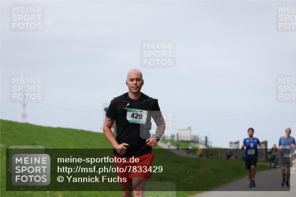 04.05.2025 - 8. Wedeler Halbmarathon Yannick Fuchs http://msf.ph/oto/7833429 04.05.2025 11:42:17 Laufen 429 meine-sportfotos.de