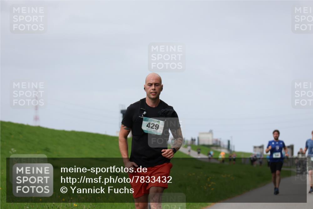 04.05.2025 - 8. Wedeler Halbmarathon Yannick Fuchs http://msf.ph/oto/7833432 04.05.2025 11:42:18 Laufen 429 meine-sportfotos.de