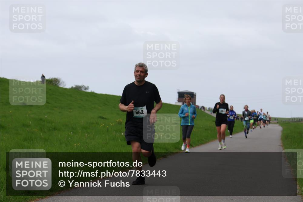 04.05.2025 - 8. Wedeler Halbmarathon Yannick Fuchs http://msf.ph/oto/7833443 04.05.2025 11:21:49 Laufen 513, 652 meine-sportfotos.de