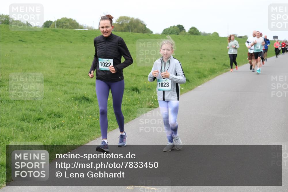 04.05.2025 - 8. Wedeler Halbmarathon Lena Gebhardt http://msf.ph/oto/7833450 04.05.2025 11:22:21 Laufen 1022, 1023, 209 meine-sportfotos.de