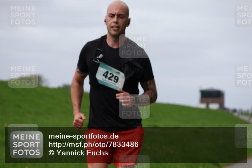 04.05.2025 - 8. Wedeler Halbmarathon Yannick Fuchs http://msf.ph/oto/7833486 04.05.2025 11:42:21 Laufen 429 meine-sportfotos.de