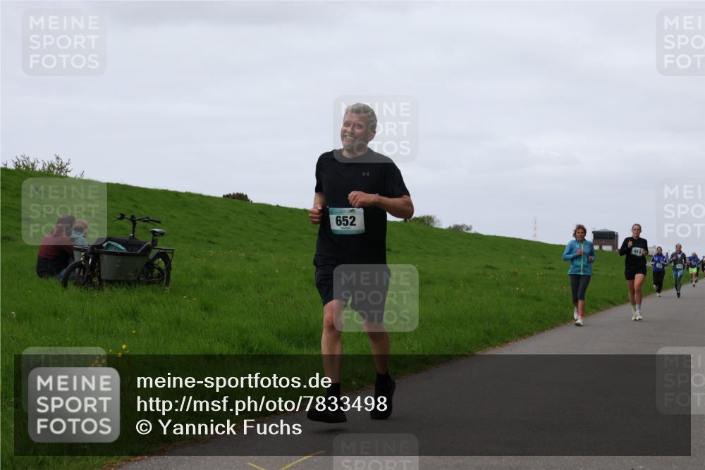 04.05.2025 - 8. Wedeler Halbmarathon Yannick Fuchs http://msf.ph/oto/7833498 04.05.2025 11:21:51 Laufen 652, 513 meine-sportfotos.de