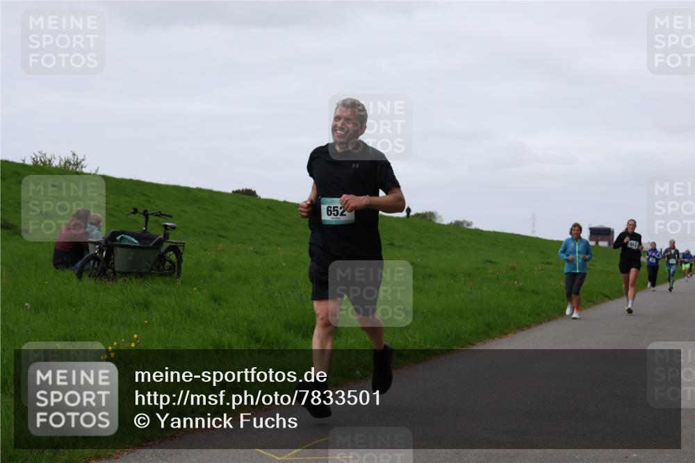 04.05.2025 - 8. Wedeler Halbmarathon Yannick Fuchs http://msf.ph/oto/7833501 04.05.2025 11:21:51 Laufen 652 meine-sportfotos.de