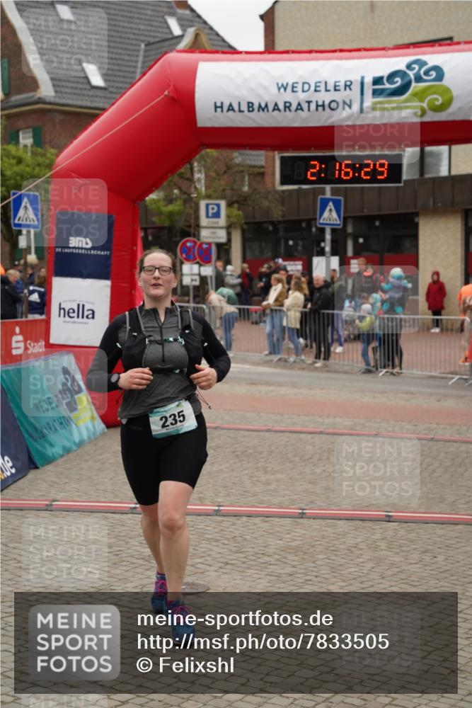 04.05.2025 - 8. Wedeler Halbmarathon Felixshl http://msf.ph/oto/7833505 04.05.2025 12:16:26 Ziel 235 meine-sportfotos.de