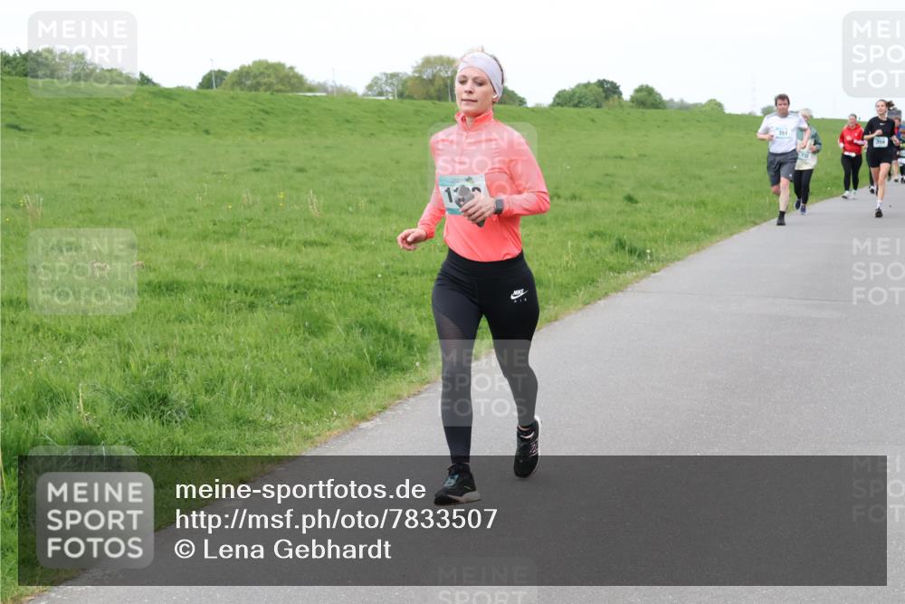 04.05.2025 - 8. Wedeler Halbmarathon Lena Gebhardt http://msf.ph/oto/7833507 04.05.2025 11:22:33 Laufen 351 meine-sportfotos.de
