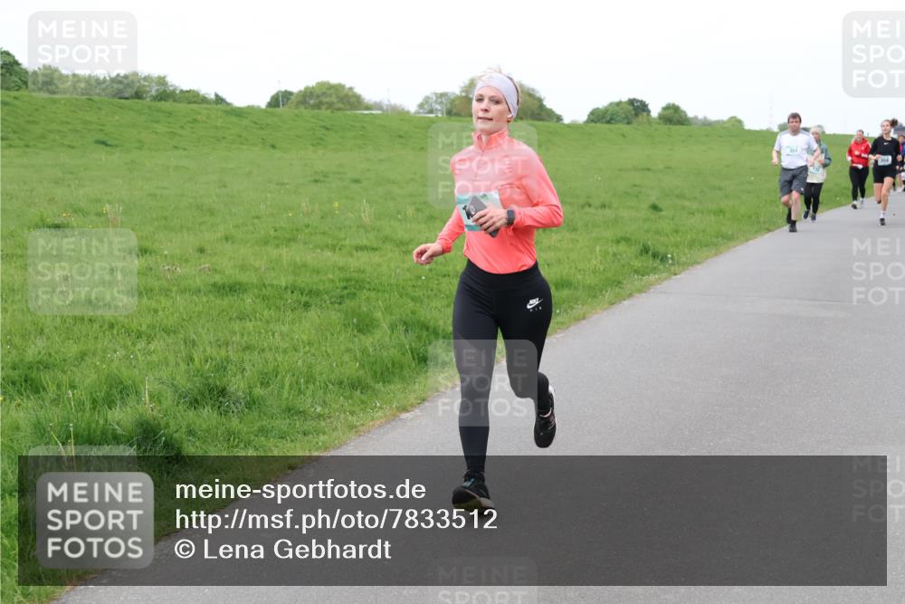 04.05.2025 - 8. Wedeler Halbmarathon Lena Gebhardt http://msf.ph/oto/7833512 04.05.2025 11:22:33 Laufen 351 meine-sportfotos.de