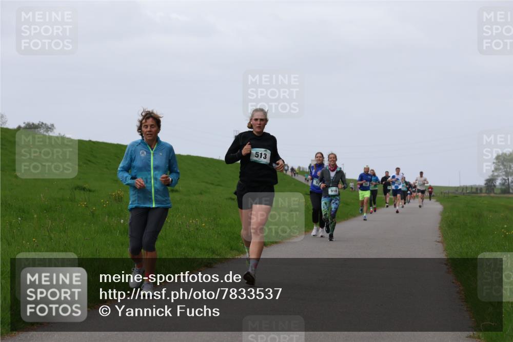04.05.2025 - 8. Wedeler Halbmarathon Yannick Fuchs http://msf.ph/oto/7833537 04.05.2025 11:21:53 Laufen 513, 910 meine-sportfotos.de